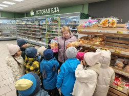Воспитанники отправились на экскурсию в пекарню.