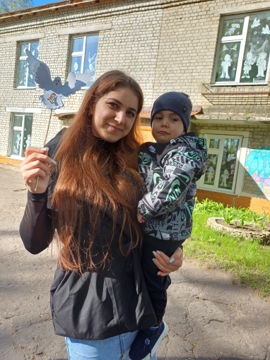 Дети изготовили белого голубя «Голубя Мира».
