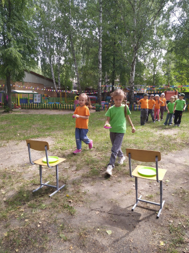 Прошёл праздник развлечение Яблочный спас.