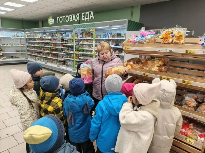 Воспитанники отправились на экскурсию в пекарню.