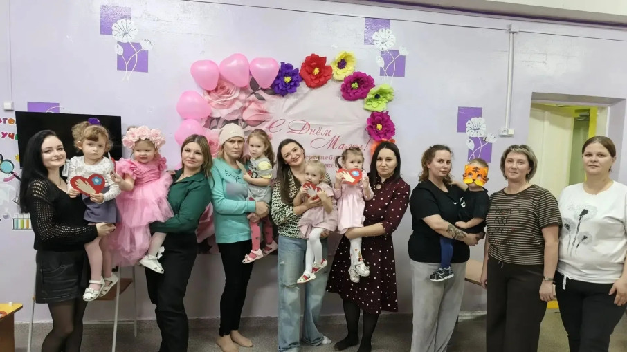 Прошло развлечение день мамы.