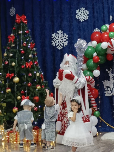 В Алёнушке стартовали новогодние утренники.